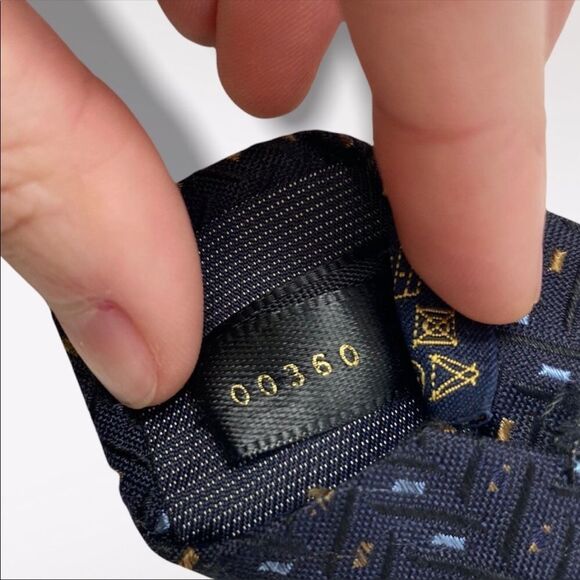 BELLISSIMO | Midnight Blue Patterned 100% Silk Tie - Picture 3 of 7